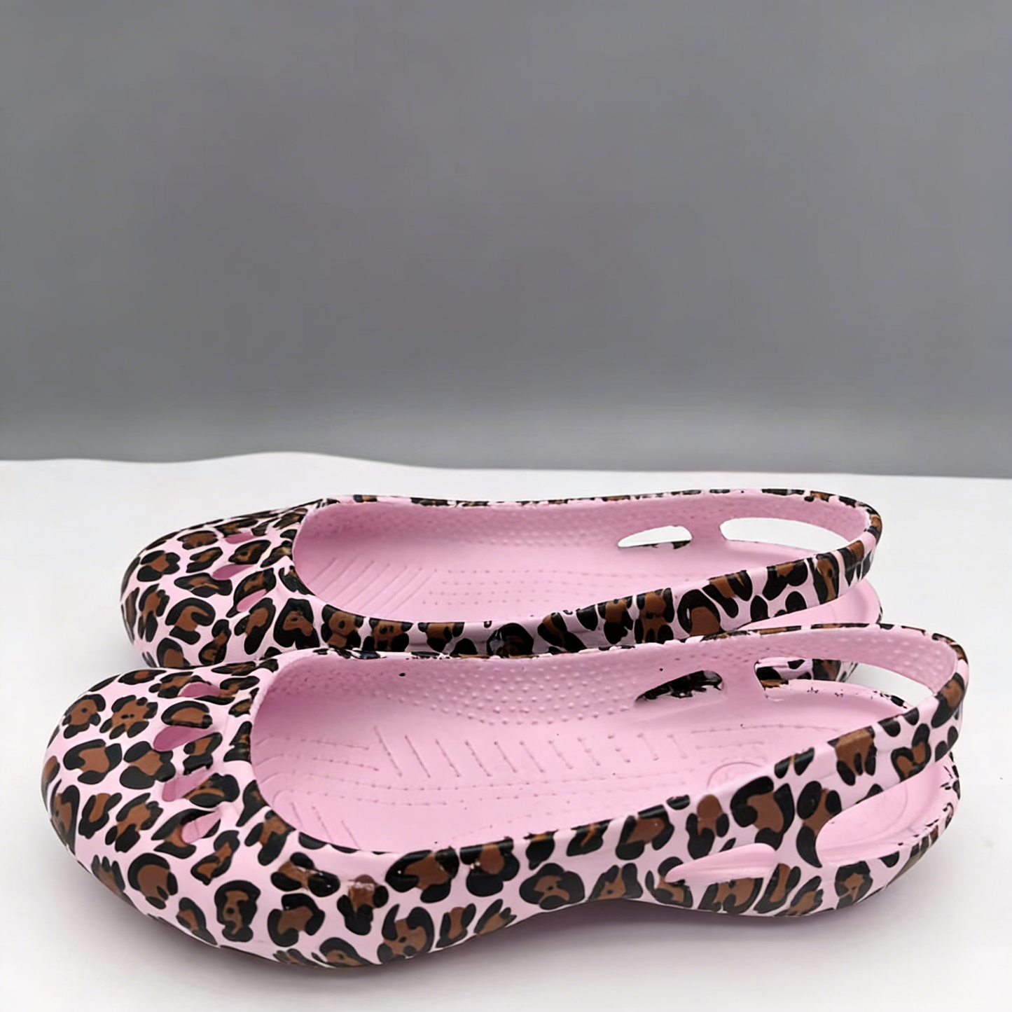 Women's Closed-Toe Clogged Beach Sandals