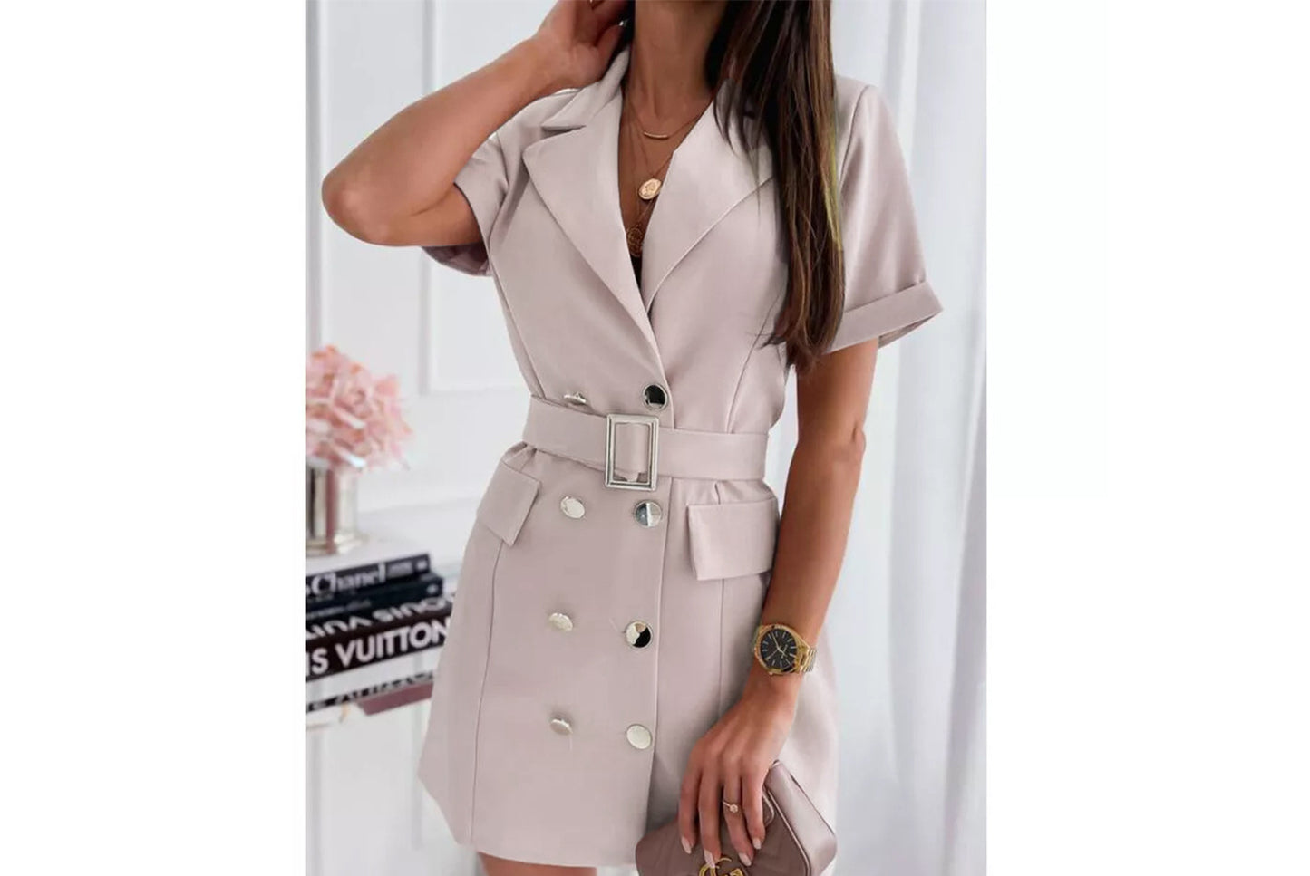 **Double-Breasted Dress with Short Sleeves and a Tailor Collar for a Fitted Waist**