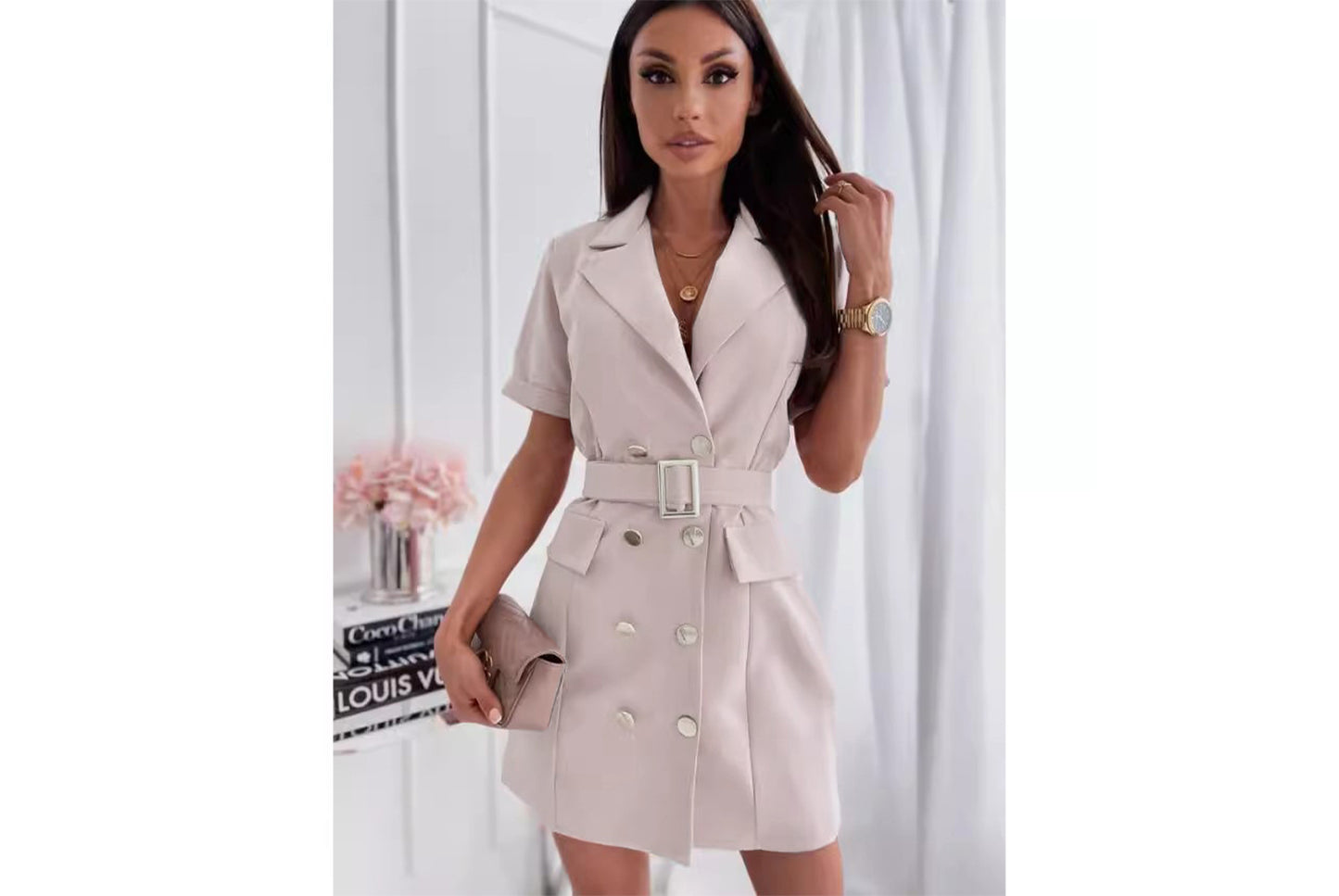 **Double-Breasted Dress with Short Sleeves and a Tailor Collar for a Fitted Waist**