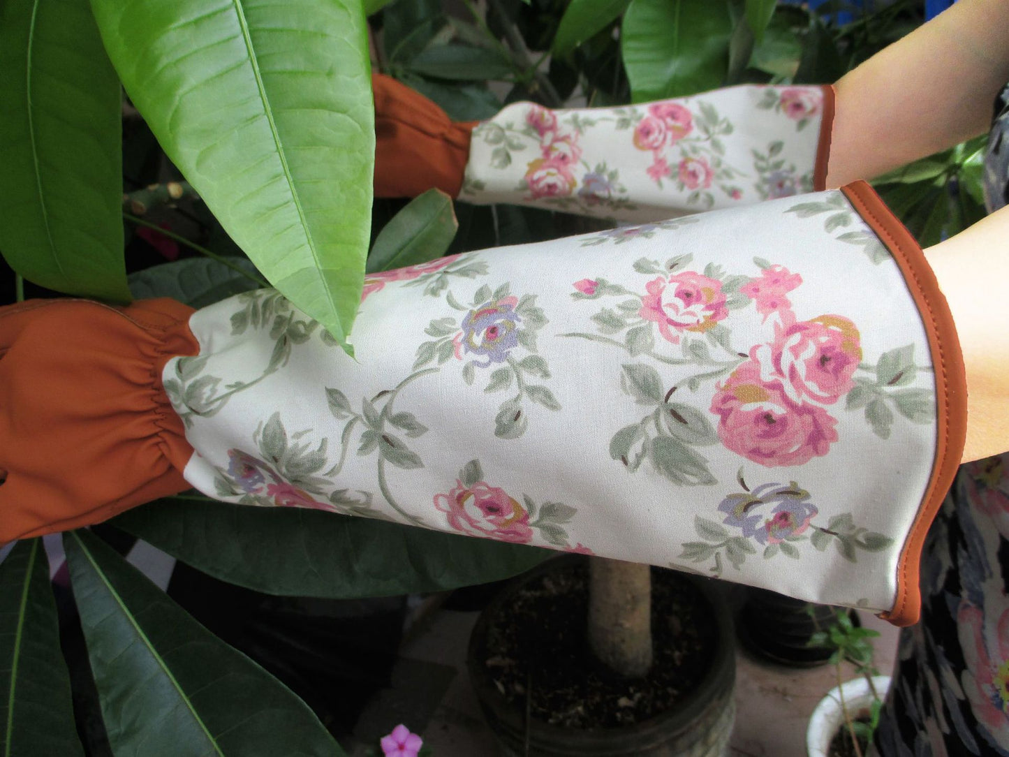 # Long-Sleeve, Puncture-Proof Gardening Gloves