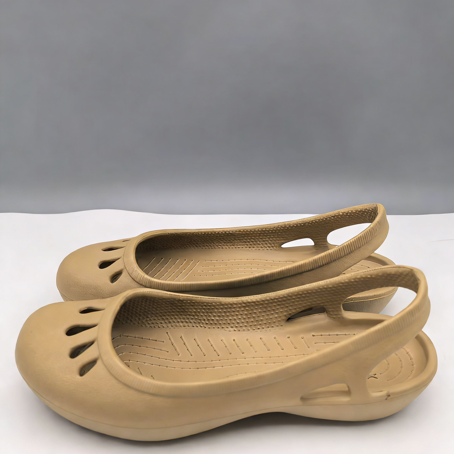 Women's Closed-Toe Clogged Beach Sandals