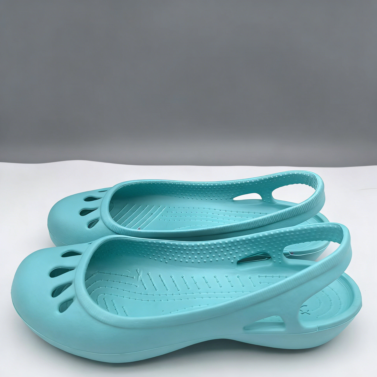 Women's Closed-Toe Clogged Beach Sandals