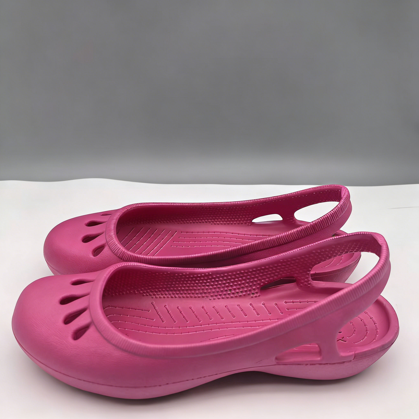 Women's Closed-Toe Clogged Beach Sandals