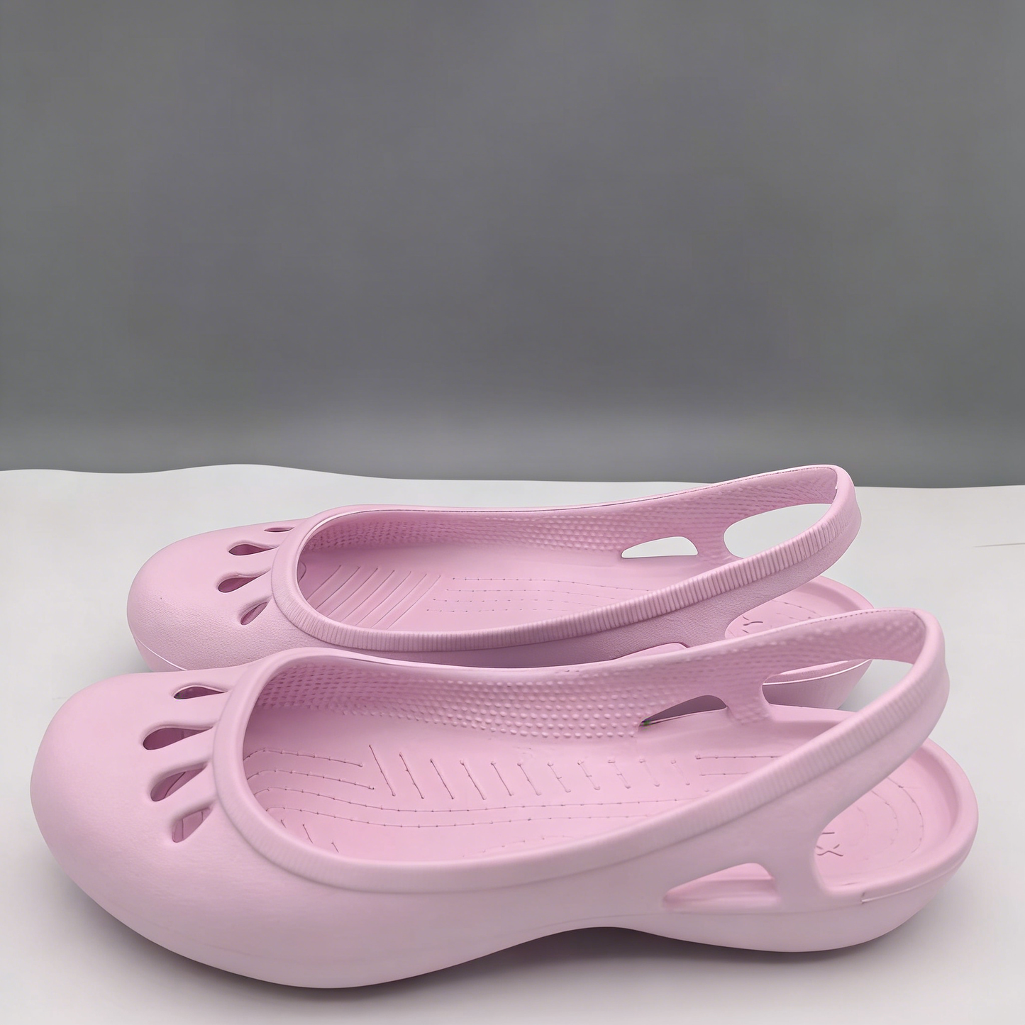 Women's Closed-Toe Clogged Beach Sandals