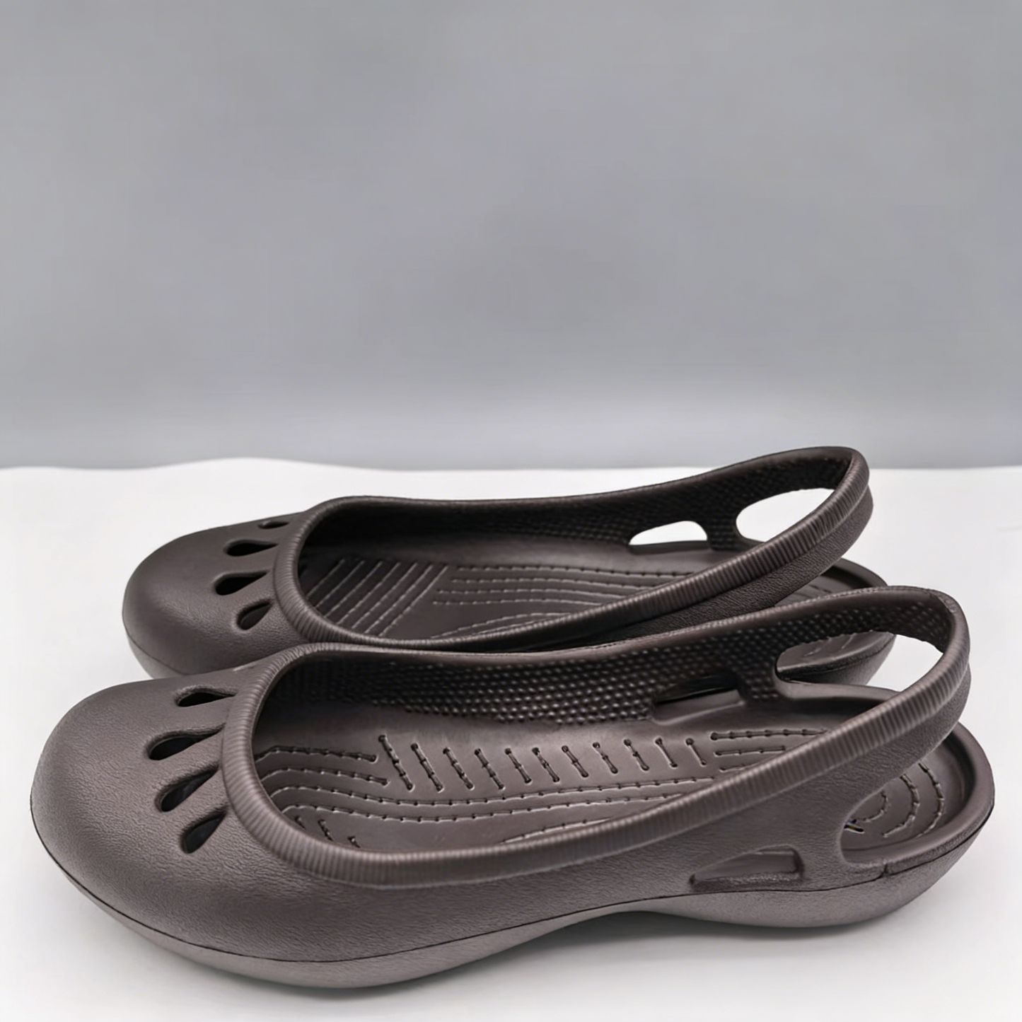 Women's Closed-Toe Clogged Beach Sandals