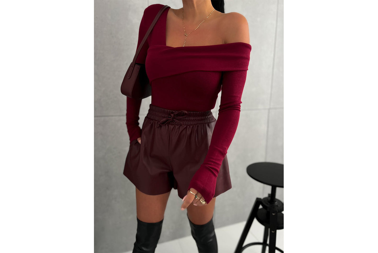 **Sexy V-Neck Off-Shoulder Long-Sleeved T-Top**