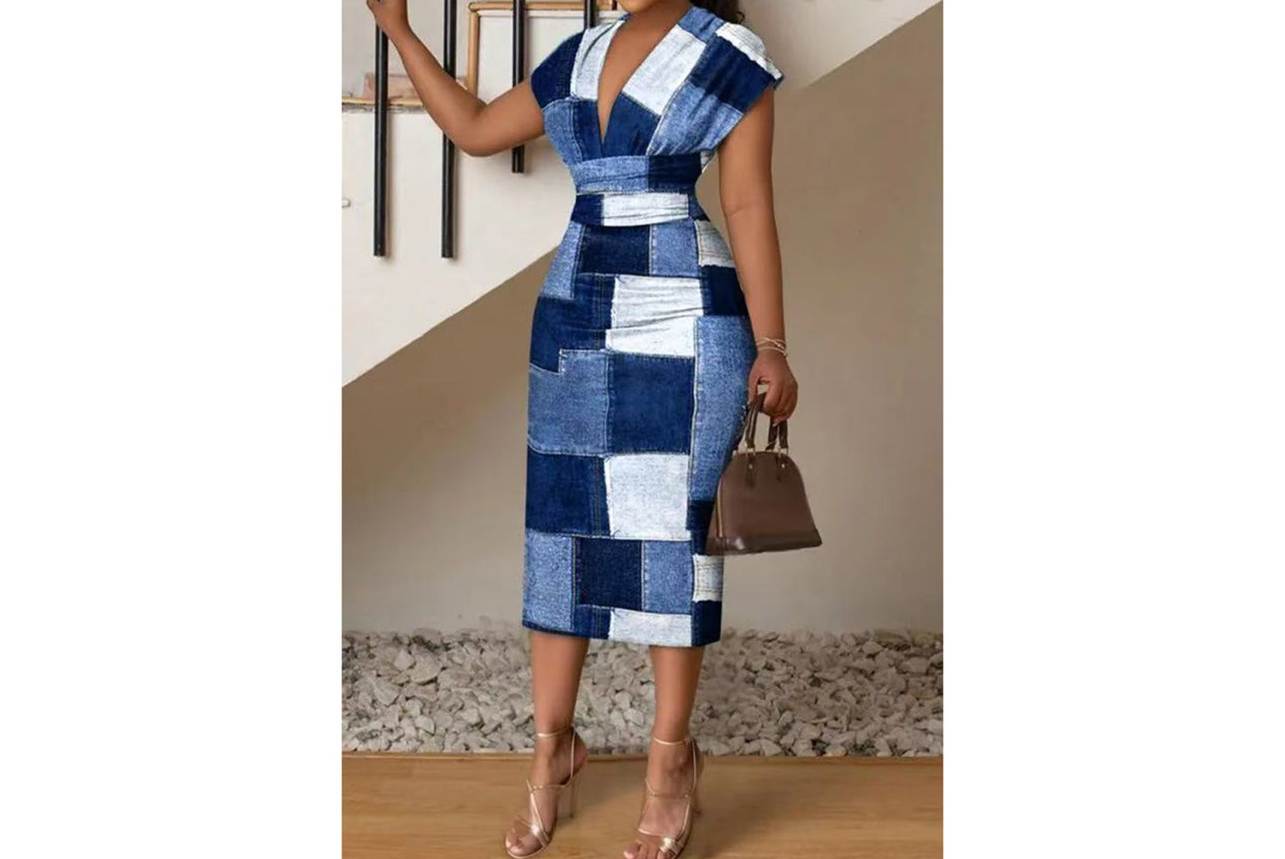 **Long-Sleeved, Hip-Wrapping, Fitted Dress**