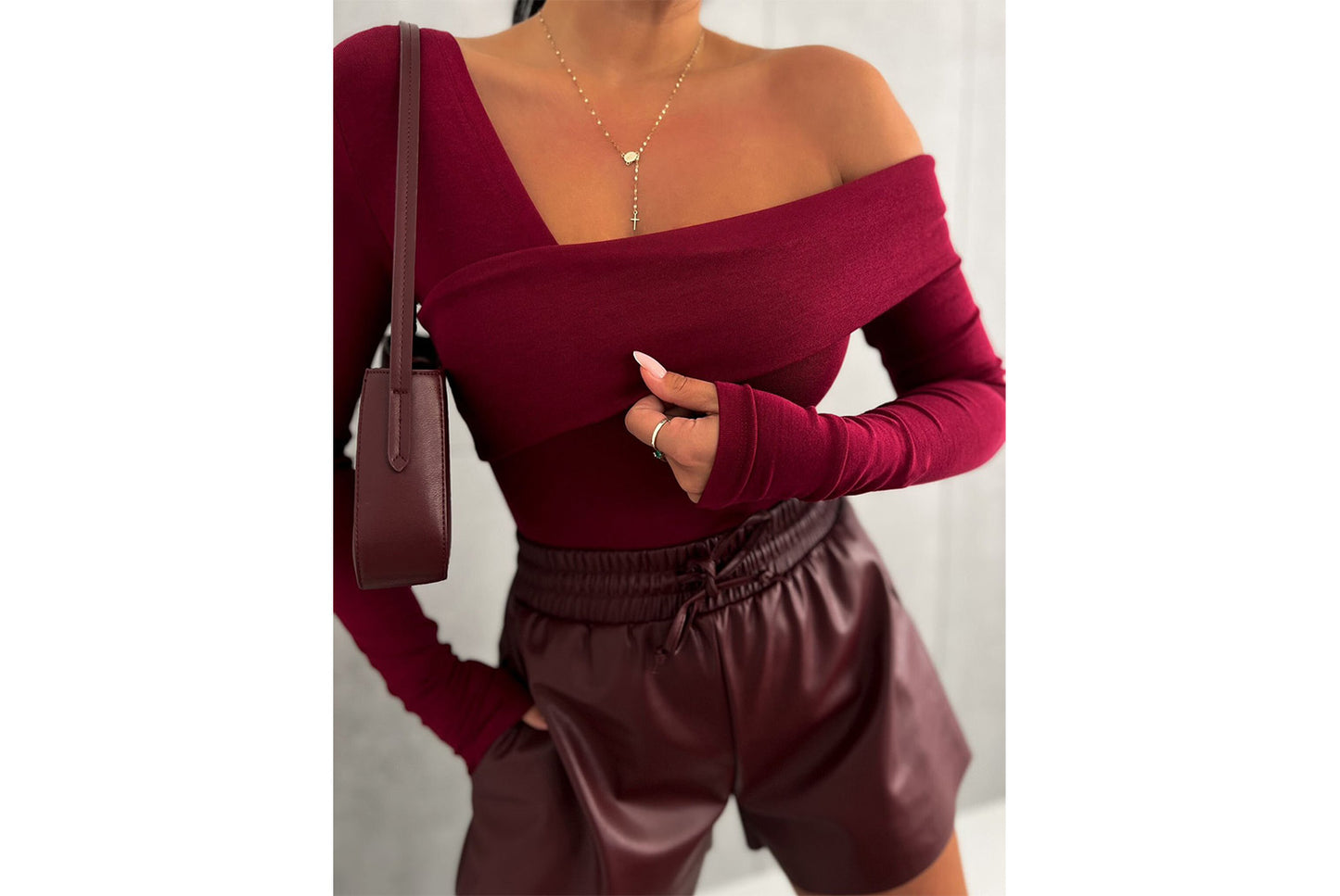 **Sexy V-Neck Off-Shoulder Long-Sleeved T-Top**