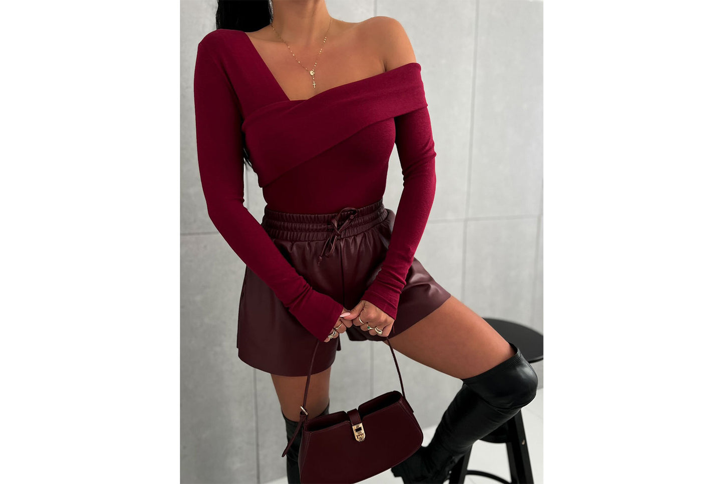 **Sexy V-Neck Off-Shoulder Long-Sleeved T-Top**