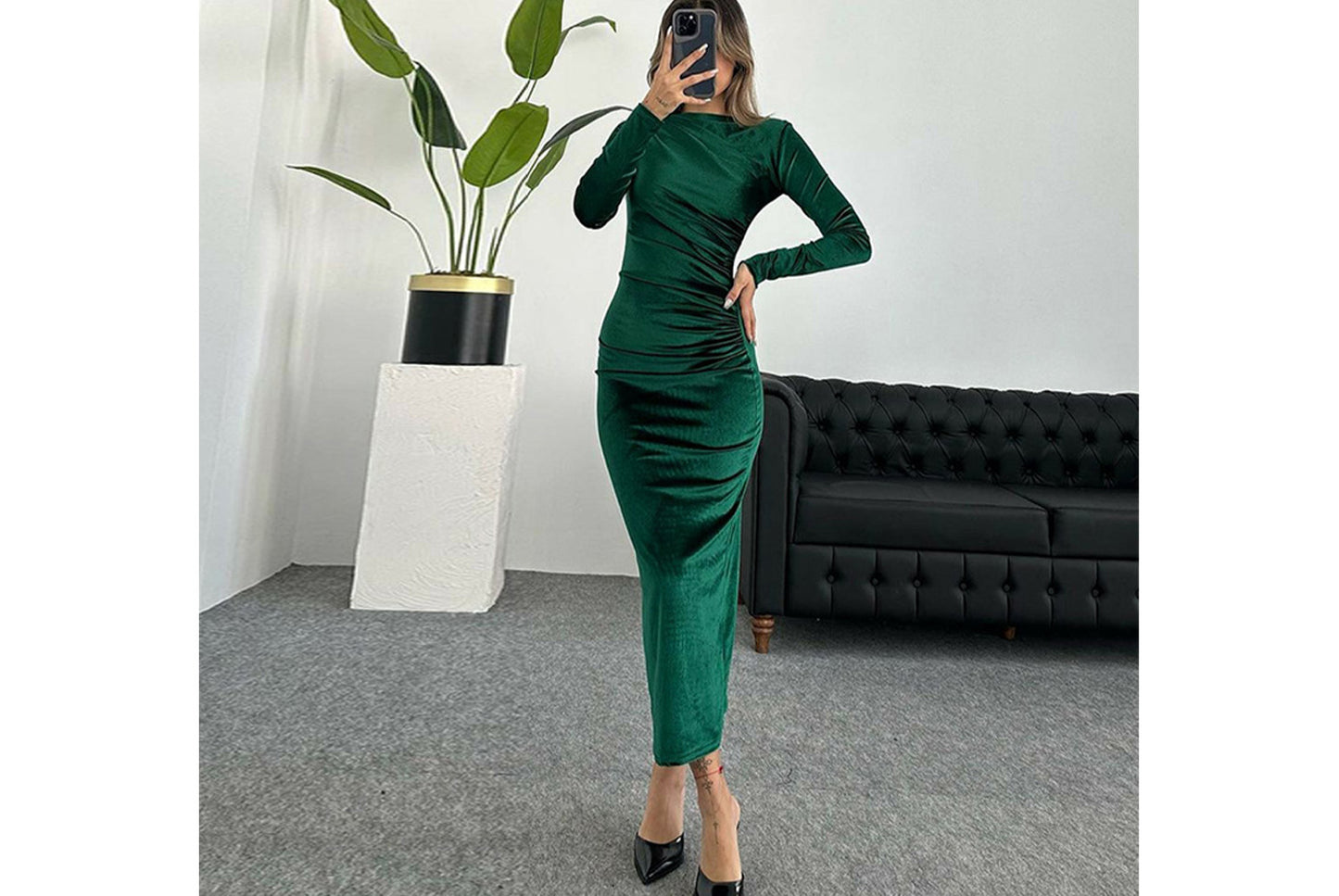 **Pleated Crew Neck Long-Sleeved Dress**