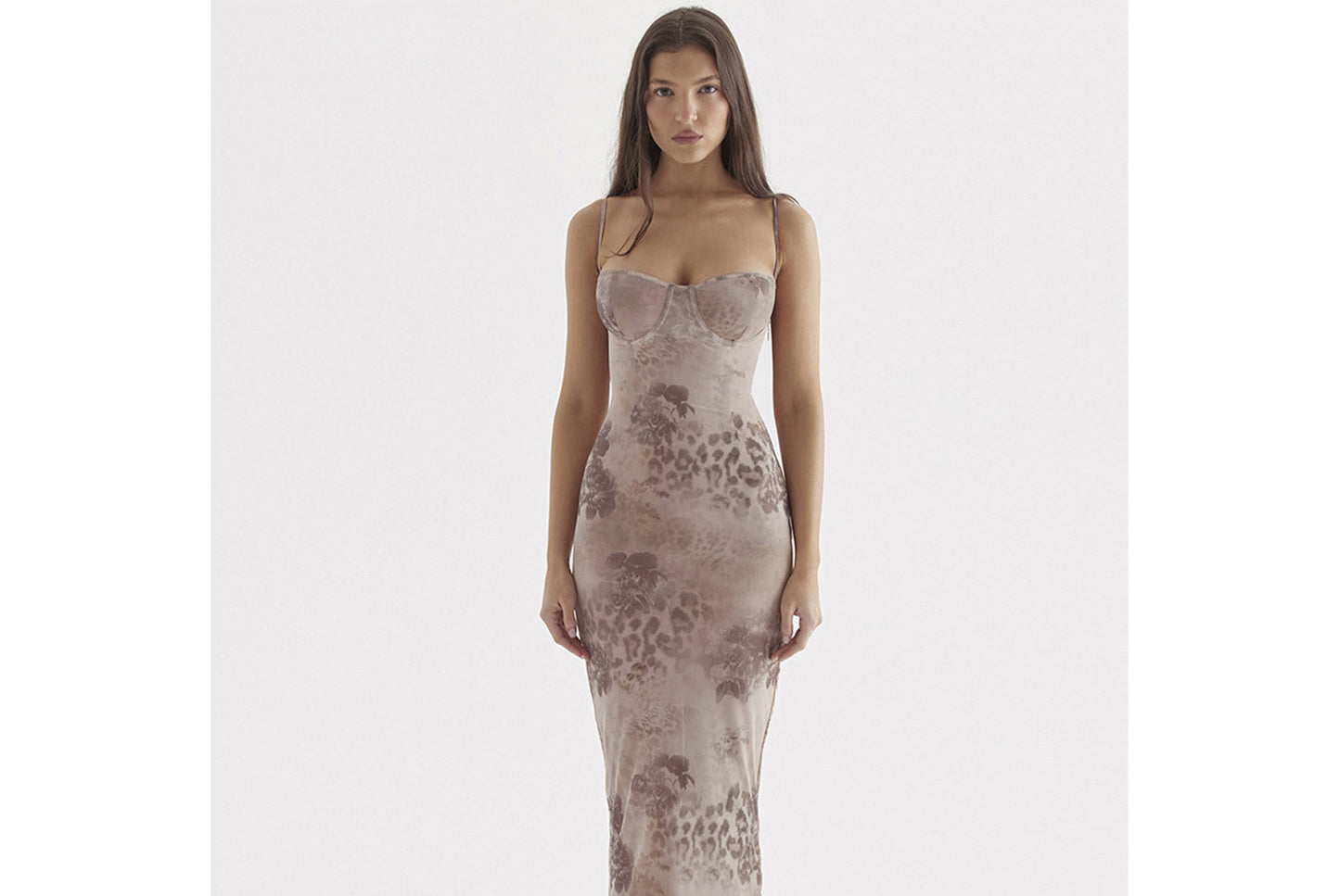 **Floral Print Maxi Dress with a Slim Fit and Waist**