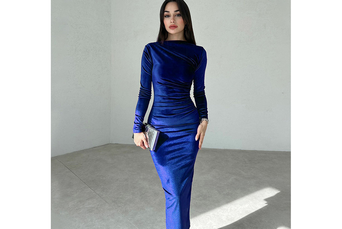 **Pleated Crew Neck Long-Sleeved Dress**