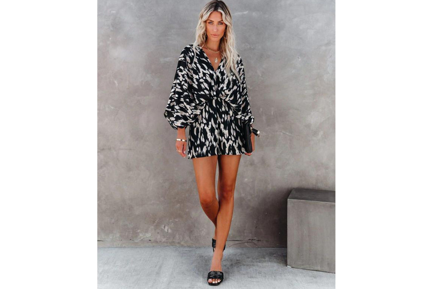 **Women's Backless Lace-Up Jumpsuit Dress**