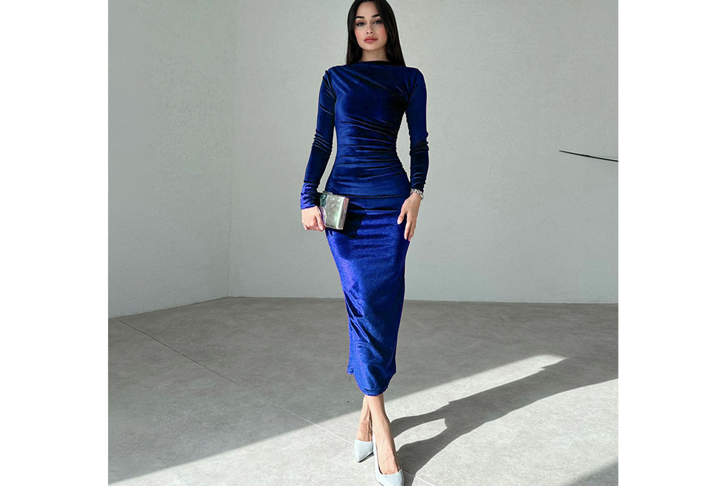 **Pleated Crew Neck Long-Sleeved Dress**