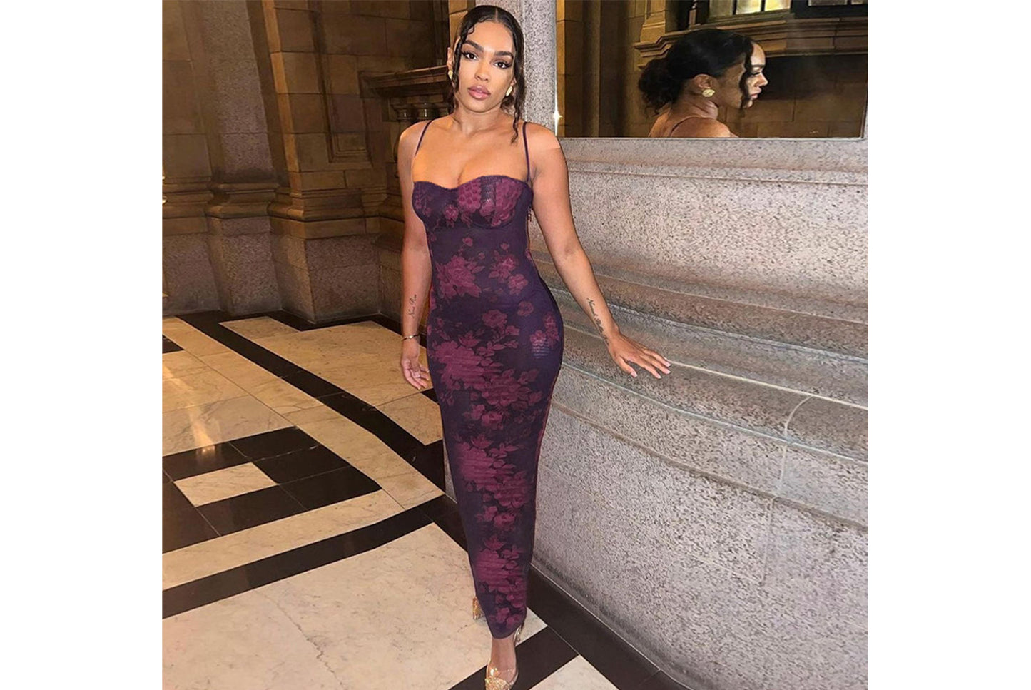 **Floral Print Maxi Dress with a Slim Fit and Waist**