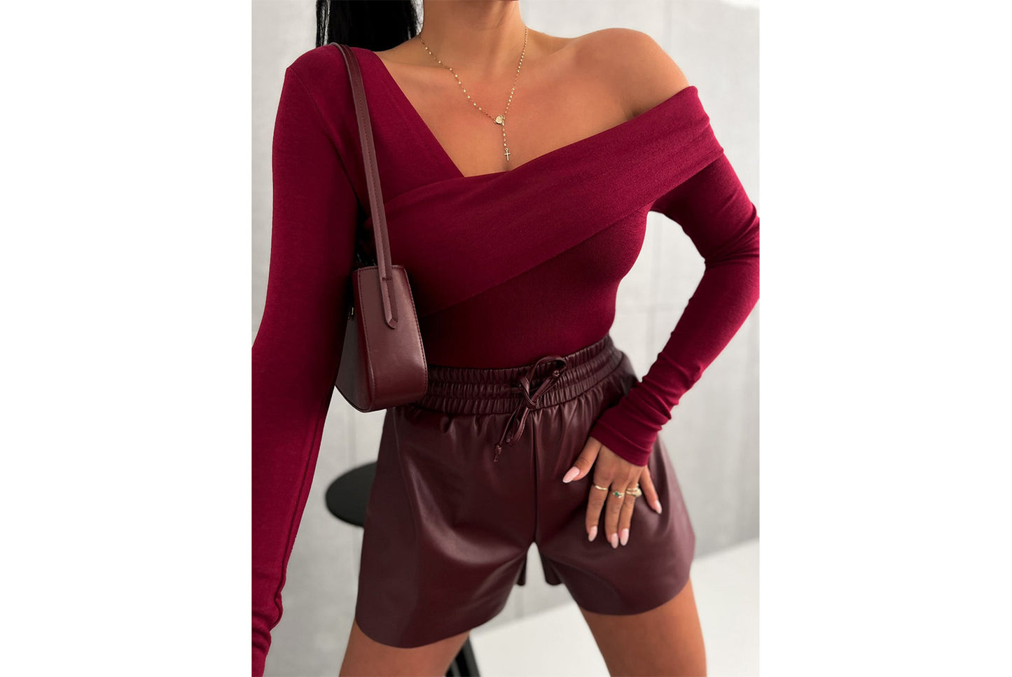 **Sexy V-Neck Off-Shoulder Long-Sleeved T-Top**