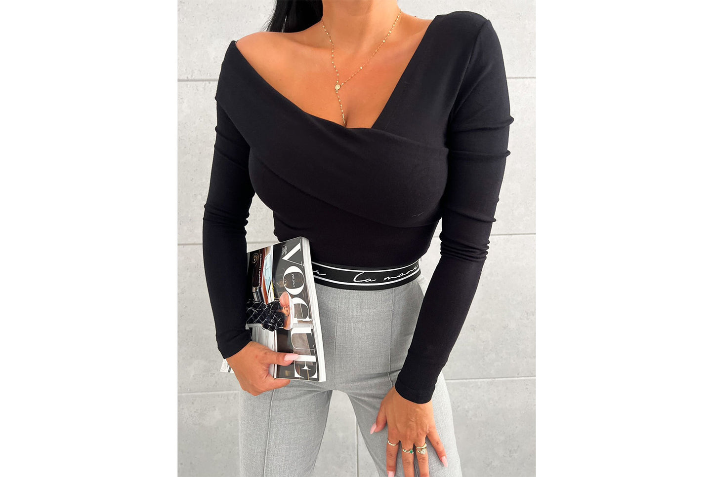 **Sexy V-Neck Off-Shoulder Long-Sleeved T-Top**