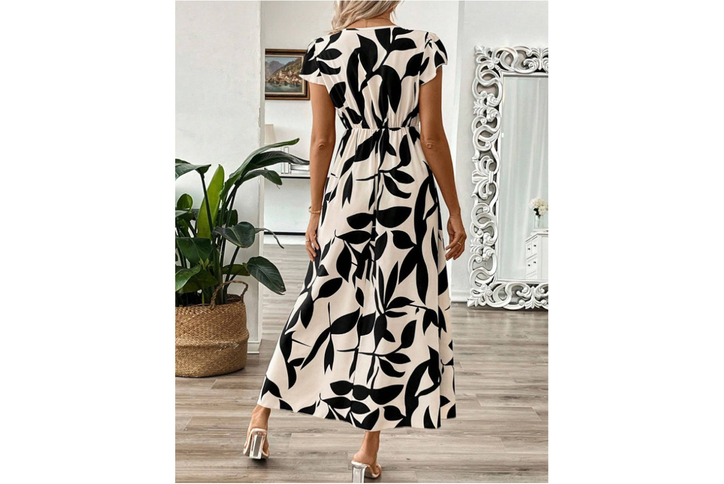 **Fashionable Printed V-Neck Ruffle Dress**