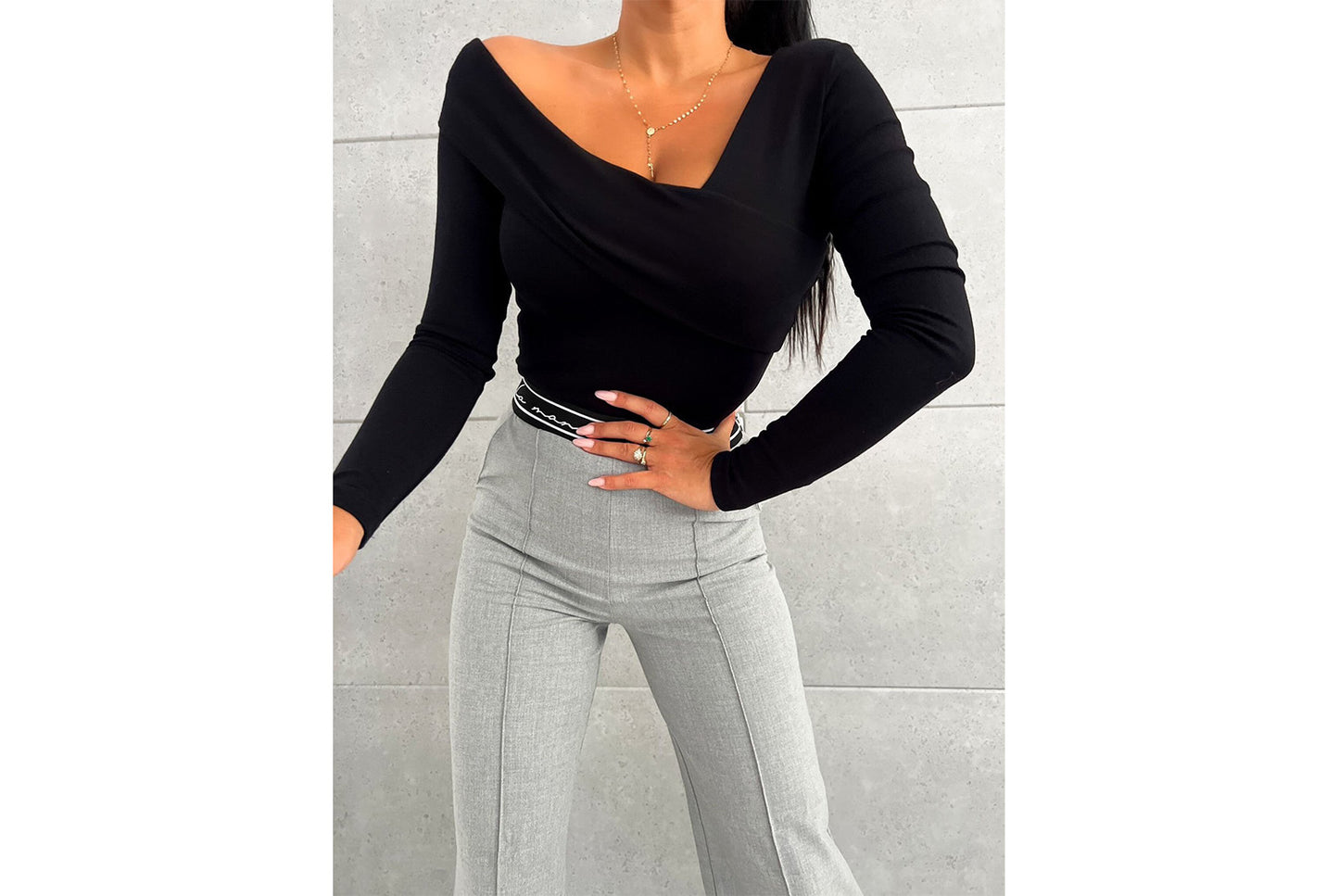**Sexy V-Neck Off-Shoulder Long-Sleeved T-Top**