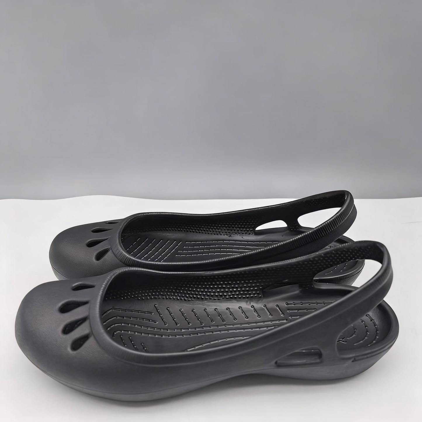 Women's Closed-Toe Clogged Beach Sandals