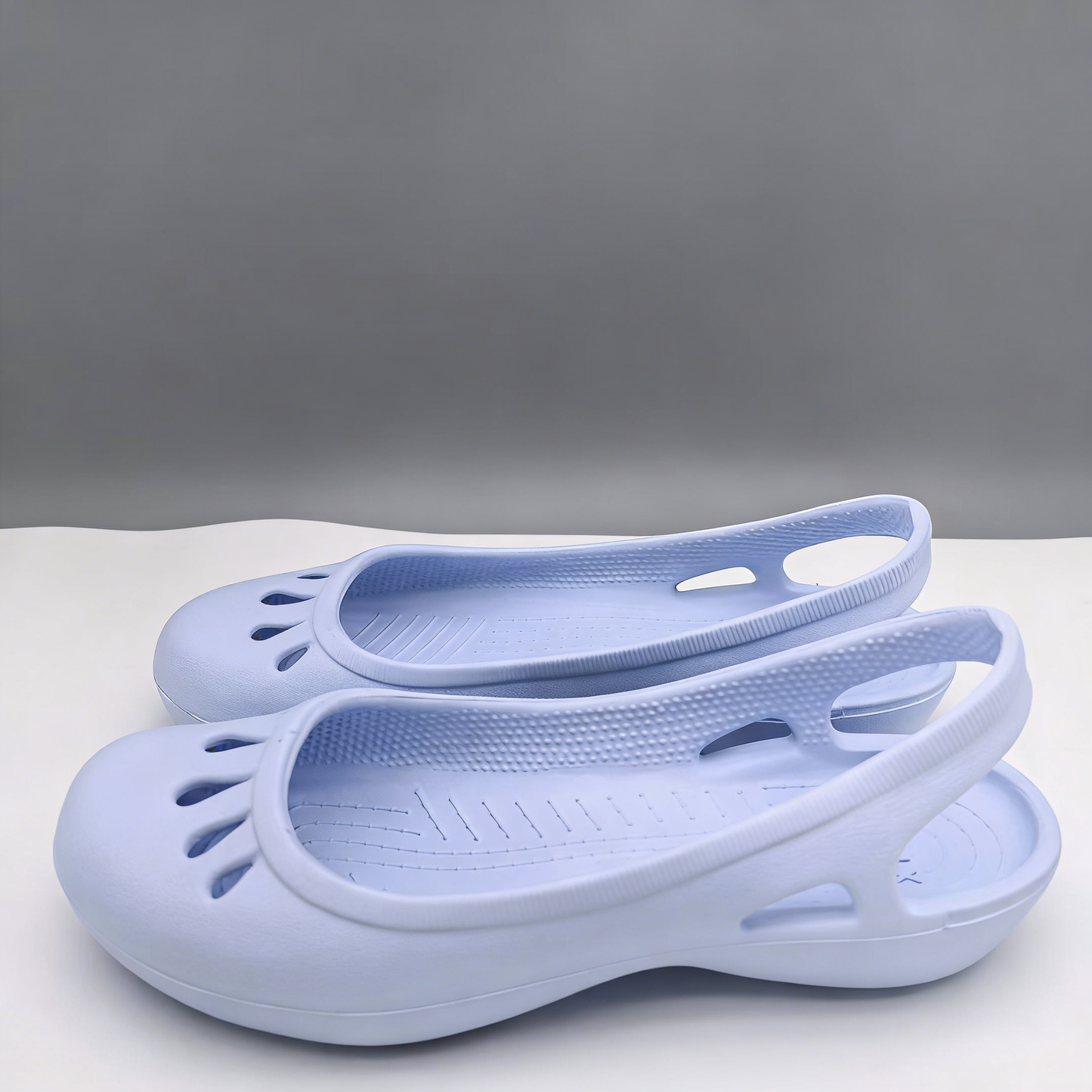 Women's Closed-Toe Clogged Beach Sandals