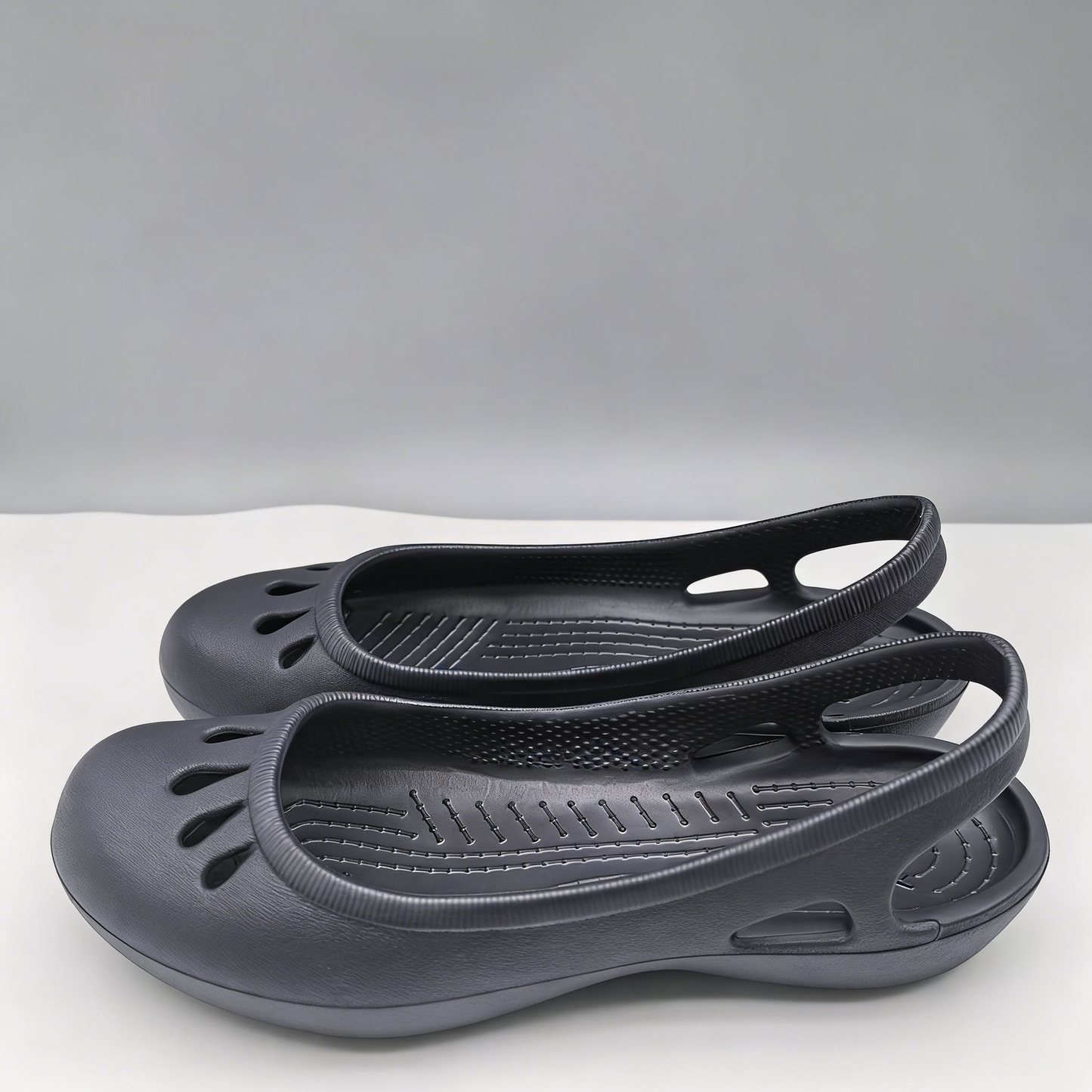 Women's Closed-Toe Clogged Beach Sandals